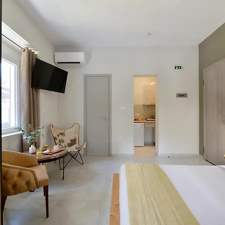 Alekos 2 Netflix, Self Check-in * Athen